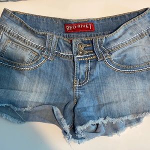 Jean short short shorts.